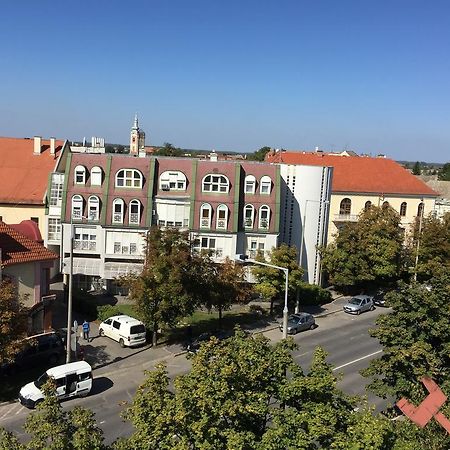 Belvarosi Deluxe Apartman Байя Екстериор снимка