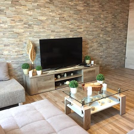 Belvarosi Deluxe Apartman Байя Екстериор снимка