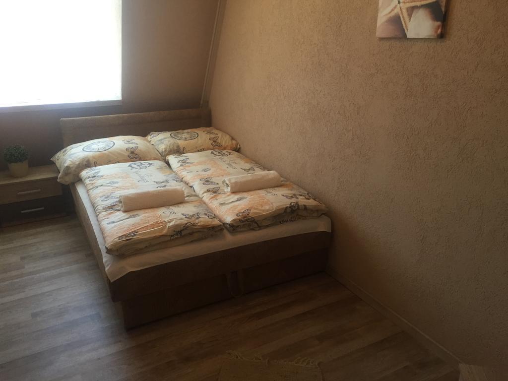 Belvarosi Deluxe Apartman Байя Екстериор снимка