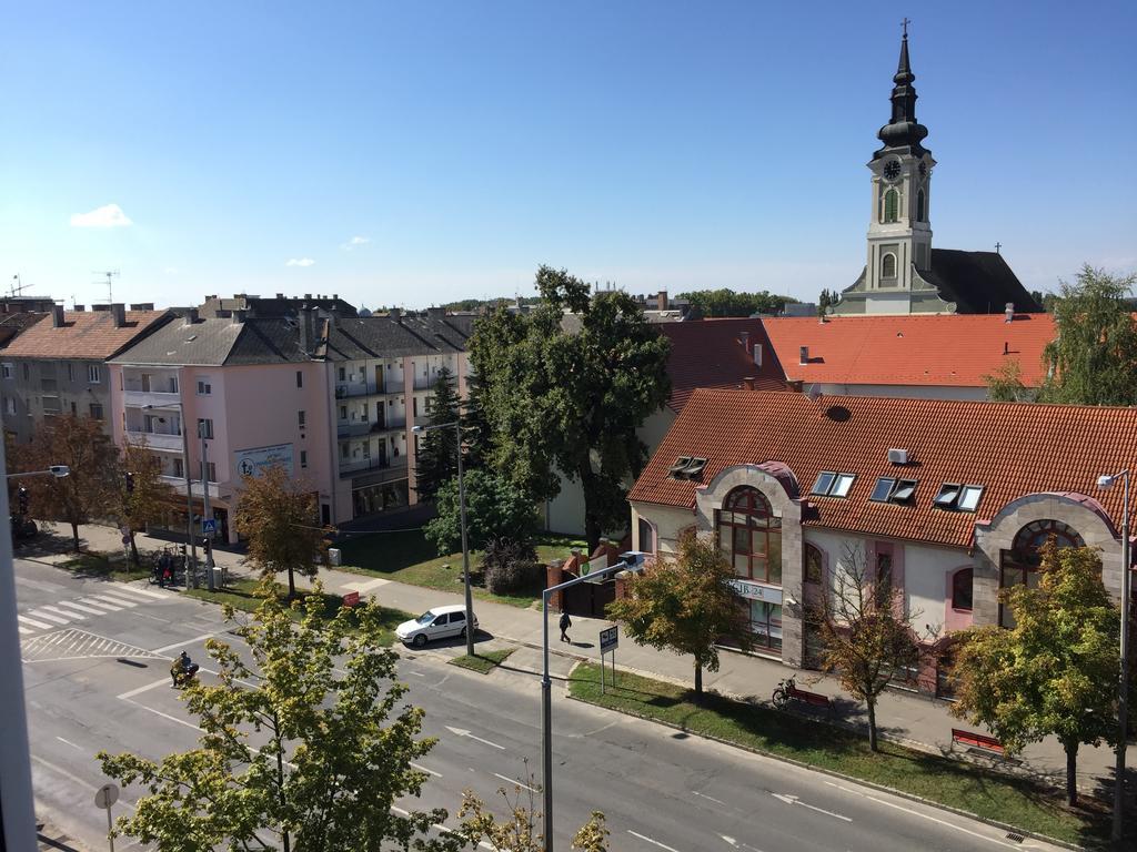 Belvarosi Deluxe Apartman Байя Екстериор снимка