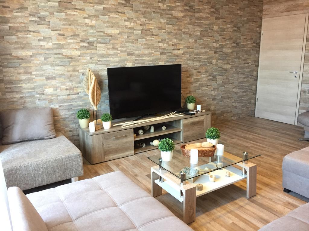 Belvarosi Deluxe Apartman Байя Екстериор снимка